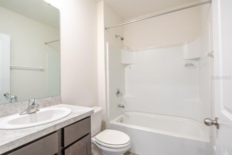House in Tampa, Florida 3 bedrooms, 140.84 sq.m. № 2236515 - photo 15