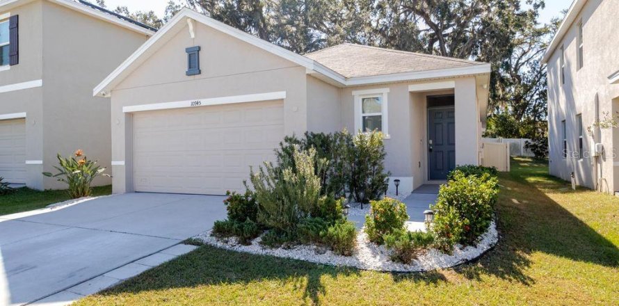 House in Tampa, Florida 3 bedrooms, 140.84 sq.m. № 2236515