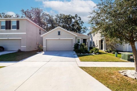 House in Tampa, Florida 3 bedrooms, 140.84 sq.m. № 2236515 - photo 2