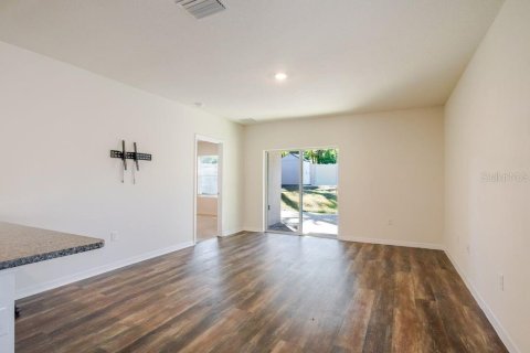 House in Tampa, Florida 3 bedrooms, 140.84 sq.m. № 2236515 - photo 4