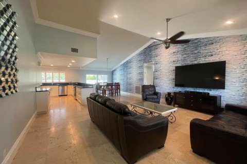 Villa ou maison à louer à Boca Raton, Floride: 3 chambres, 172.33 m2 № 2431259 - photo 6
