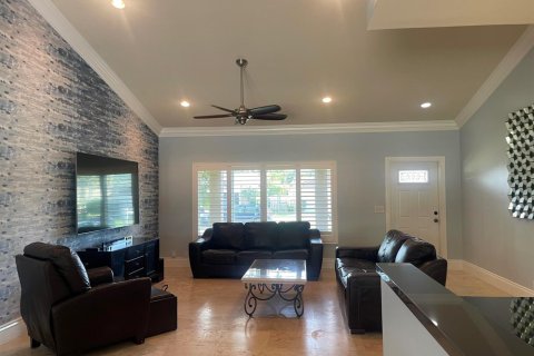 Villa ou maison à louer à Boca Raton, Floride: 3 chambres, 172.33 m2 № 2431259 - photo 4