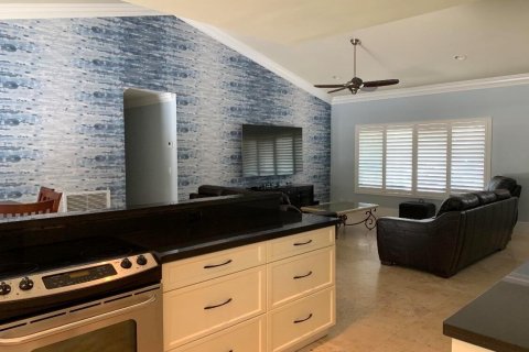 Villa ou maison à louer à Boca Raton, Floride: 3 chambres, 172.33 m2 № 2431259 - photo 13