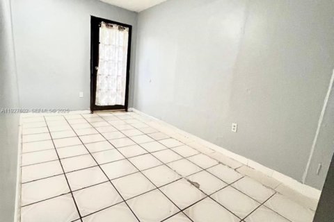 Купить виллу или дом в Майами, Флорида 5 спален, 198.44м2, № 1987988 - фото 13