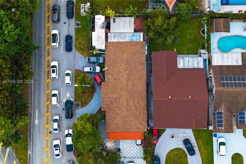 Купить виллу или дом в Майами, Флорида 5 спален, 198.44м2, № 1987988 - фото 4