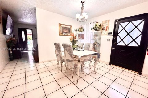 Купить виллу или дом в Майами, Флорида 5 спален, 198.44м2, № 1987988 - фото 8