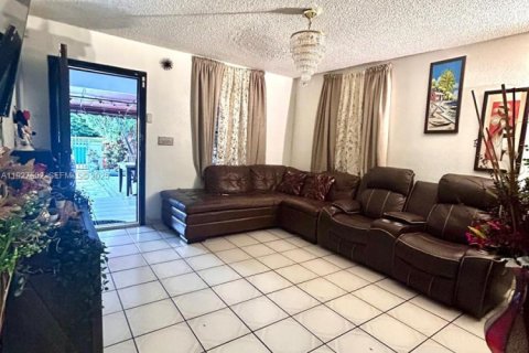 Купить виллу или дом в Майами, Флорида 5 спален, 198.44м2, № 1987988 - фото 7