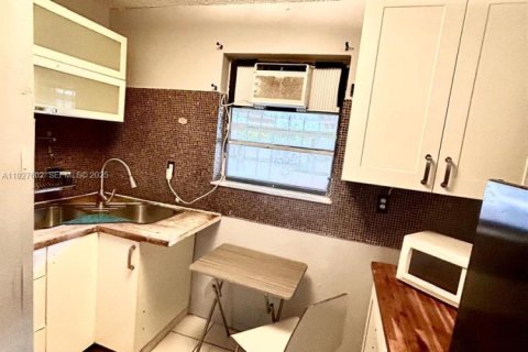 Купить виллу или дом в Майами, Флорида 5 спален, 198.44м2, № 1987988 - фото 11