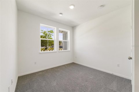 Townhouse in Oviedo, Florida 4 bedrooms, 170.57 sq.m. № 2092218 - photo 12