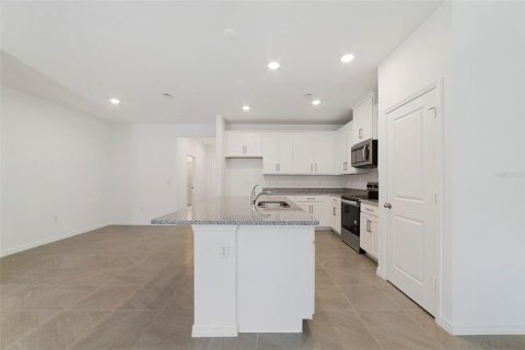 Townhouse in Oviedo, Florida 4 bedrooms, 170.57 sq.m. № 2092218 - photo 7