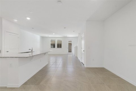 Townhouse in Oviedo, Florida 4 bedrooms, 170.57 sq.m. № 2092218 - photo 4