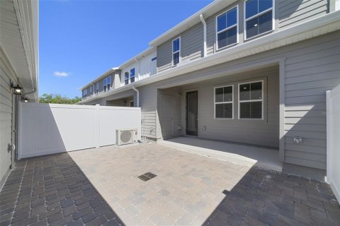 Townhouse in Oviedo, Florida 4 bedrooms, 170.57 sq.m. № 2092218 - photo 16