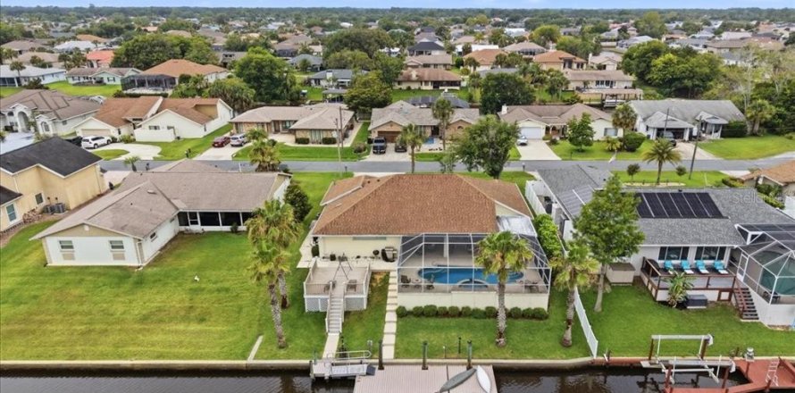 House in Palm Coast, Florida 3 bedrooms, 188.5 sq.m. № 2195765
