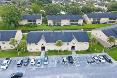 Condominio en alquiler en Orlando, Florida, 2 dormitorios, 84.08 m2 № 1888539 - foto 1