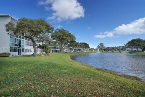 Купить кондоминиум в Дирфилд-Бич, Флорида 1 спальня, 66.43м2, № 2025490 - фото 23