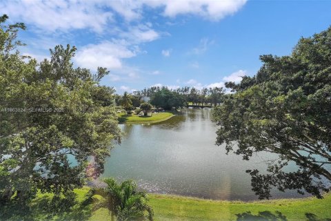 Купить кондоминиум в Дирфилд-Бич, Флорида 1 спальня, 66.43м2, № 2025490 - фото 22