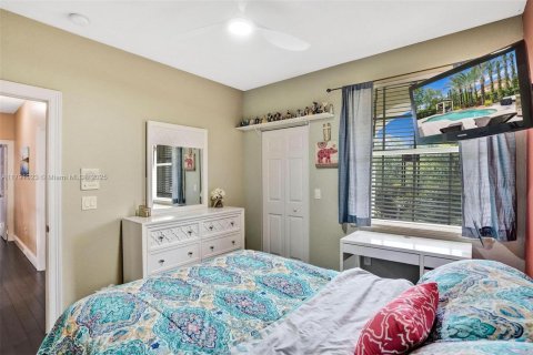 House in Miramar, Florida 5 bedrooms, 286.14 sq.m. № 1738464 - photo 20