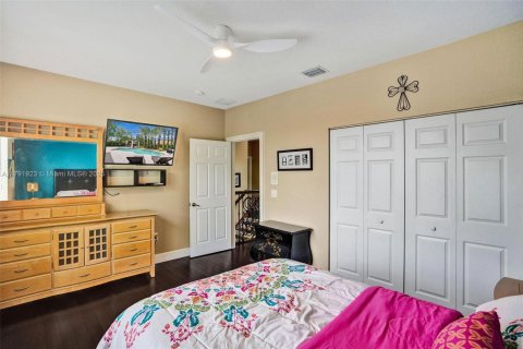 House in Miramar, Florida 5 bedrooms, 286.14 sq.m. № 1738464 - photo 25