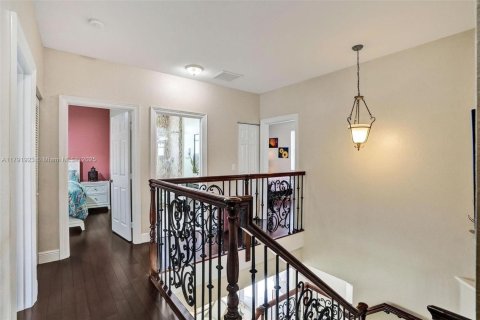 House in Miramar, Florida 5 bedrooms, 286.14 sq.m. № 1738464 - photo 18