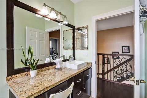 House in Miramar, Florida 5 bedrooms, 286.14 sq.m. № 1738464 - photo 23