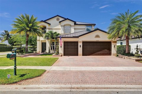 House in Miramar, Florida 5 bedrooms, 286.14 sq.m. № 1738464 - photo 1