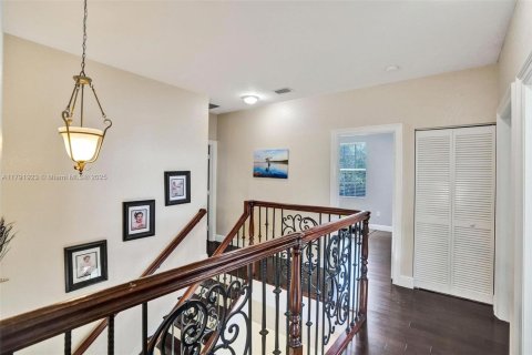 House in Miramar, Florida 5 bedrooms, 286.14 sq.m. № 1738464 - photo 21