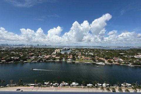 Copropriété à louer à Miami Beach, Floride: 2 chambres, 128.21 m2 № 1933373 - photo 1