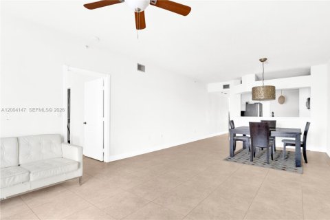 Condo in Doral, Florida, 3 bedrooms  № 2068562 - photo 9