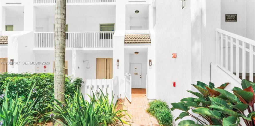 Condo in Doral, Florida, 3 bedrooms  № 2068562