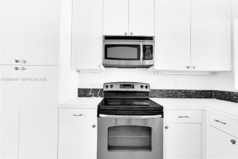 Condo in Doral, Florida, 3 bedrooms  № 2068562 - photo 13