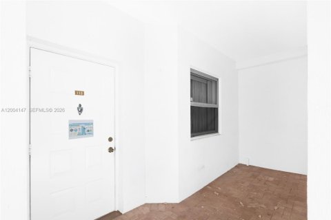 Condo in Doral, Florida, 3 bedrooms  № 2068562 - photo 2