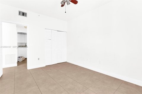 Condo in Doral, Florida, 3 bedrooms  № 2068562 - photo 23