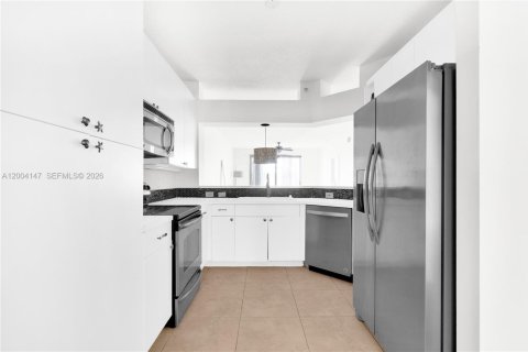 Condo in Doral, Florida, 3 bedrooms  № 2068562 - photo 10