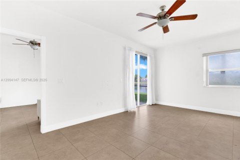 Condo in Doral, Florida, 3 bedrooms  № 2068562 - photo 15