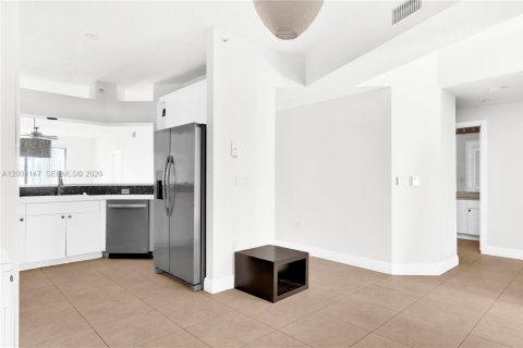 Condo in Doral, Florida, 3 bedrooms  № 2068562 - photo 12