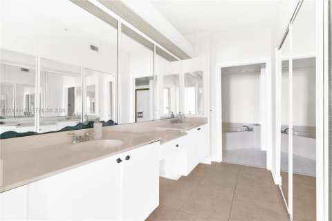 Condo in Doral, Florida, 3 bedrooms  № 2068562 - photo 21
