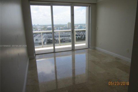Condominio en alquiler en Bal Harbour, Florida, 3 dormitorios, 209.96 m2 № 2018162 - foto 10