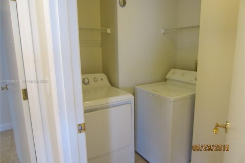 Condominio en alquiler en Bal Harbour, Florida, 3 dormitorios, 209.96 m2 № 2018162 - foto 11