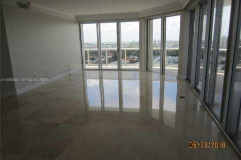 Condominio en alquiler en Bal Harbour, Florida, 3 dormitorios, 209.96 m2 № 2018162 - foto 7