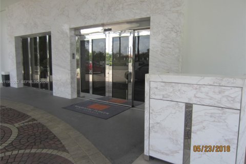 Condominio en alquiler en Bal Harbour, Florida, 3 dormitorios, 209.96 m2 № 2018162 - foto 14