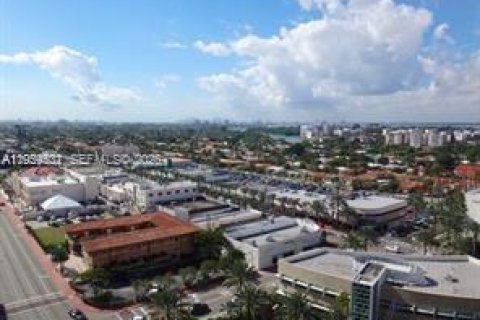 Condominio en alquiler en Bal Harbour, Florida, 3 dormitorios, 209.96 m2 № 2018162 - foto 2