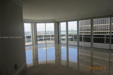 Condominio en alquiler en Bal Harbour, Florida, 3 dormitorios, 209.96 m2 № 2018162 - foto 3