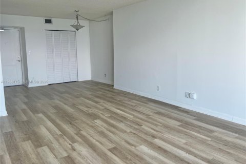 Condominio en venta en Sunny Isles Beach, Florida, 2 dormitorios, 126.07 m2 № 2029524 - foto 12