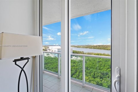 Condominio en venta en Sunny Isles Beach, Florida, 2 dormitorios, 126.07 m2 № 2029524 - foto 7