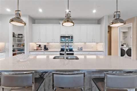 House in Kissimmee, Florida 9 bedrooms, 405.33 sq.m. № 2128599 - photo 27