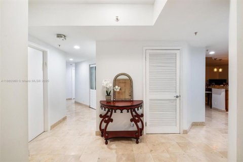 Condo in Bay Harbor Islands, Florida, 3 bedrooms  № 1890758 - photo 16