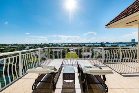 Condo in Bay Harbor Islands, Florida, 3 bedrooms  № 1890758 - photo 11