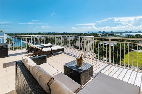 Condo in Bay Harbor Islands, Florida, 3 bedrooms  № 1890758 - photo 8