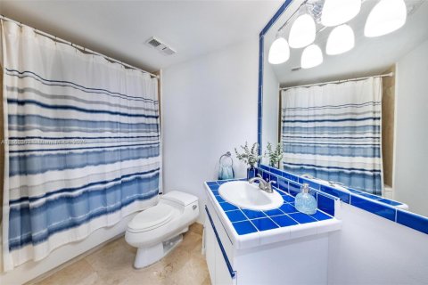 Condo in Bay Harbor Islands, Florida, 3 bedrooms  № 1890758 - photo 19