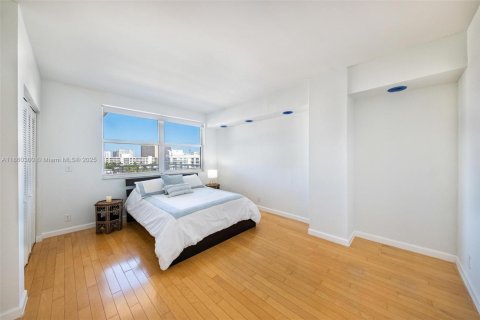Condo in Bay Harbor Islands, Florida, 3 bedrooms  № 1890758 - photo 18